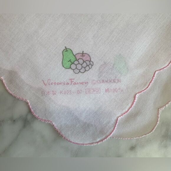 Vintage tiny candy gakken handkerchief Scalloped Edge Excellent Condition Rare - Picture 2 of 3
